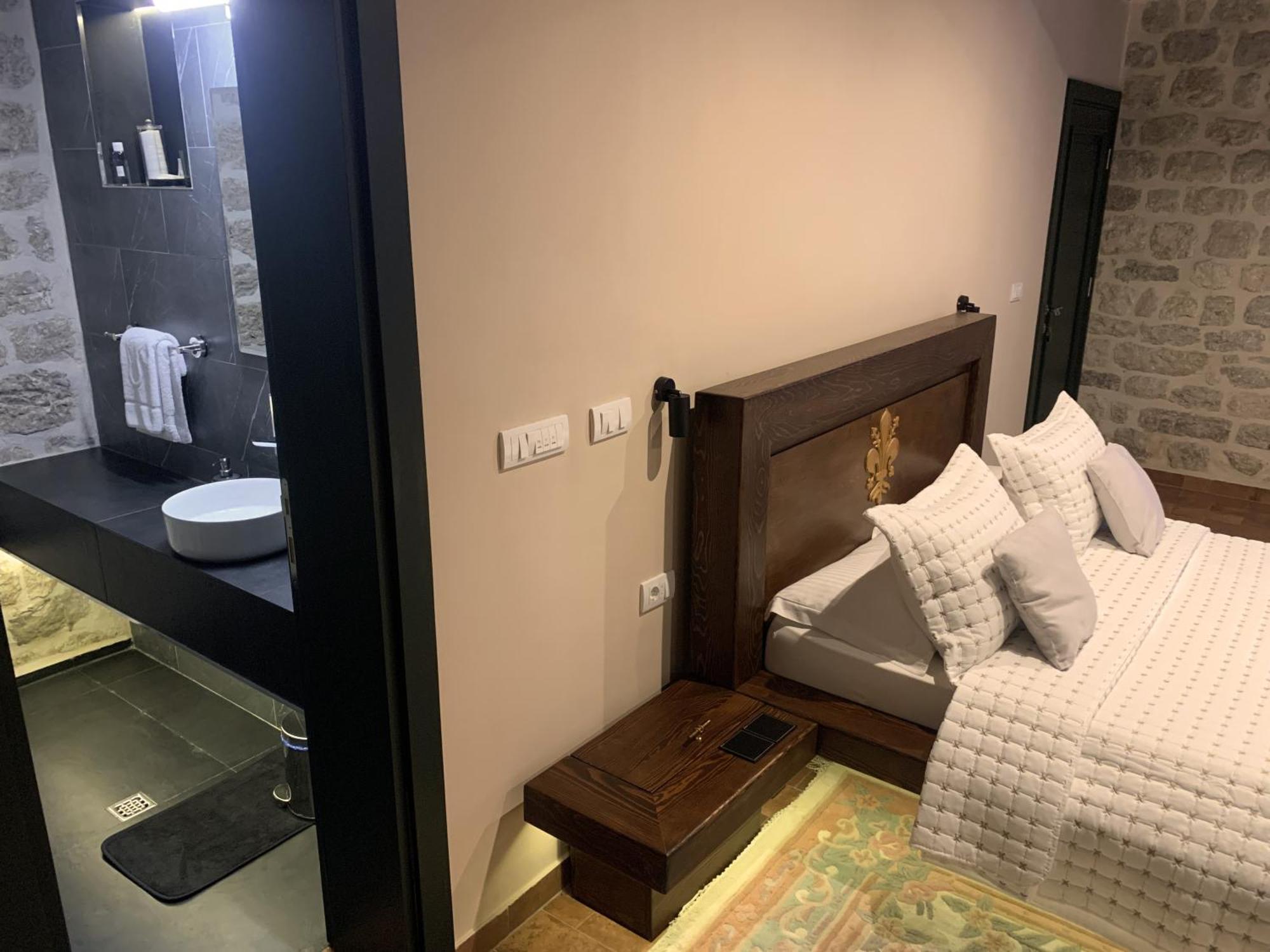 Kazin Supreme Hotel Kotor Buitenkant foto