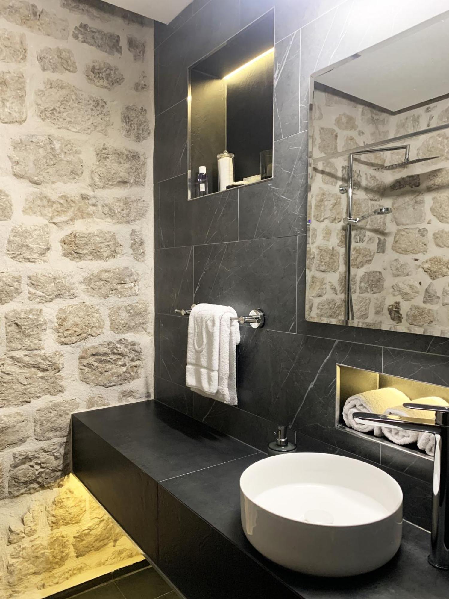 Kazin Supreme Hotel Kotor Buitenkant foto