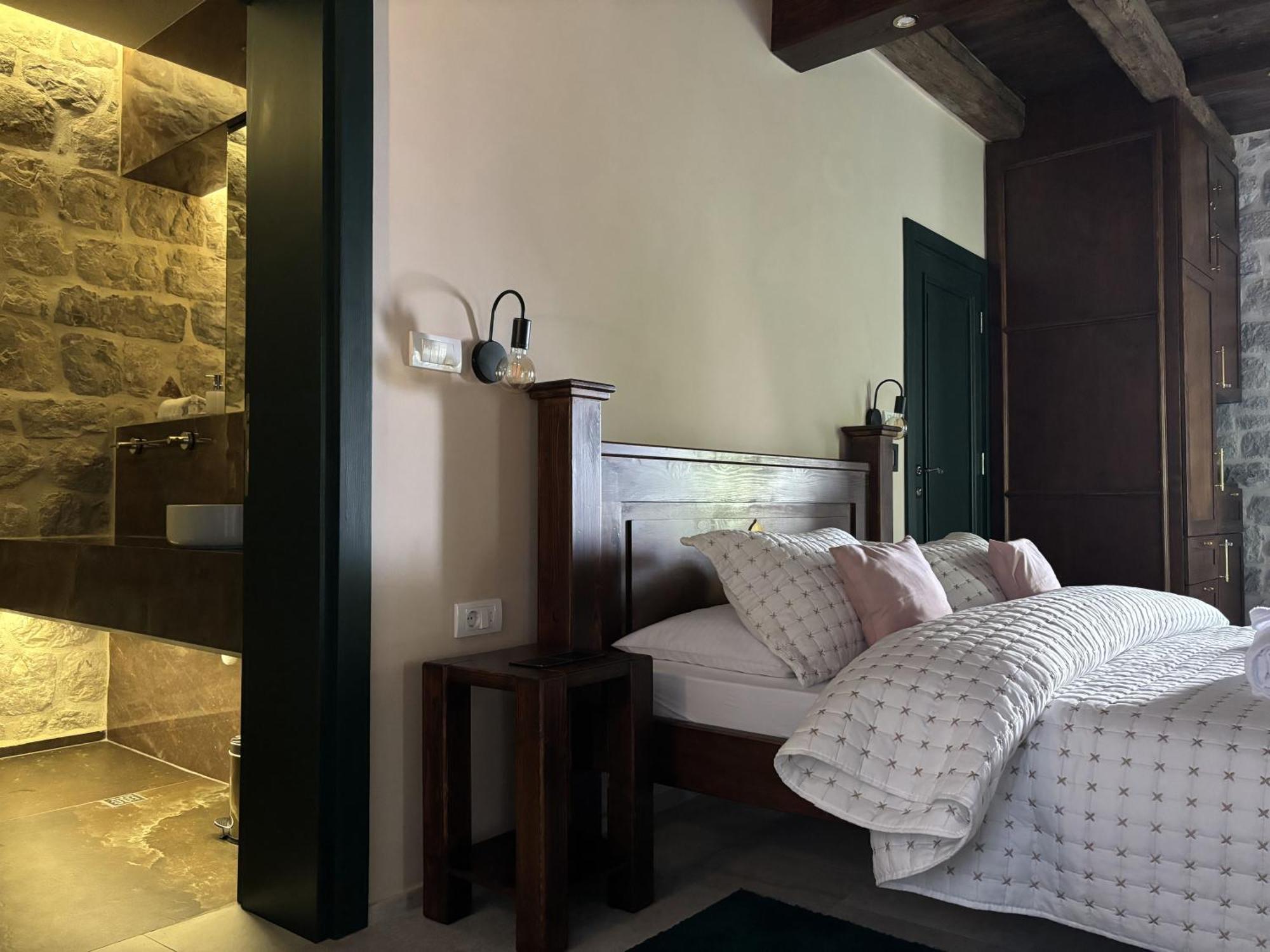 Kazin Supreme Hotel Kotor Buitenkant foto