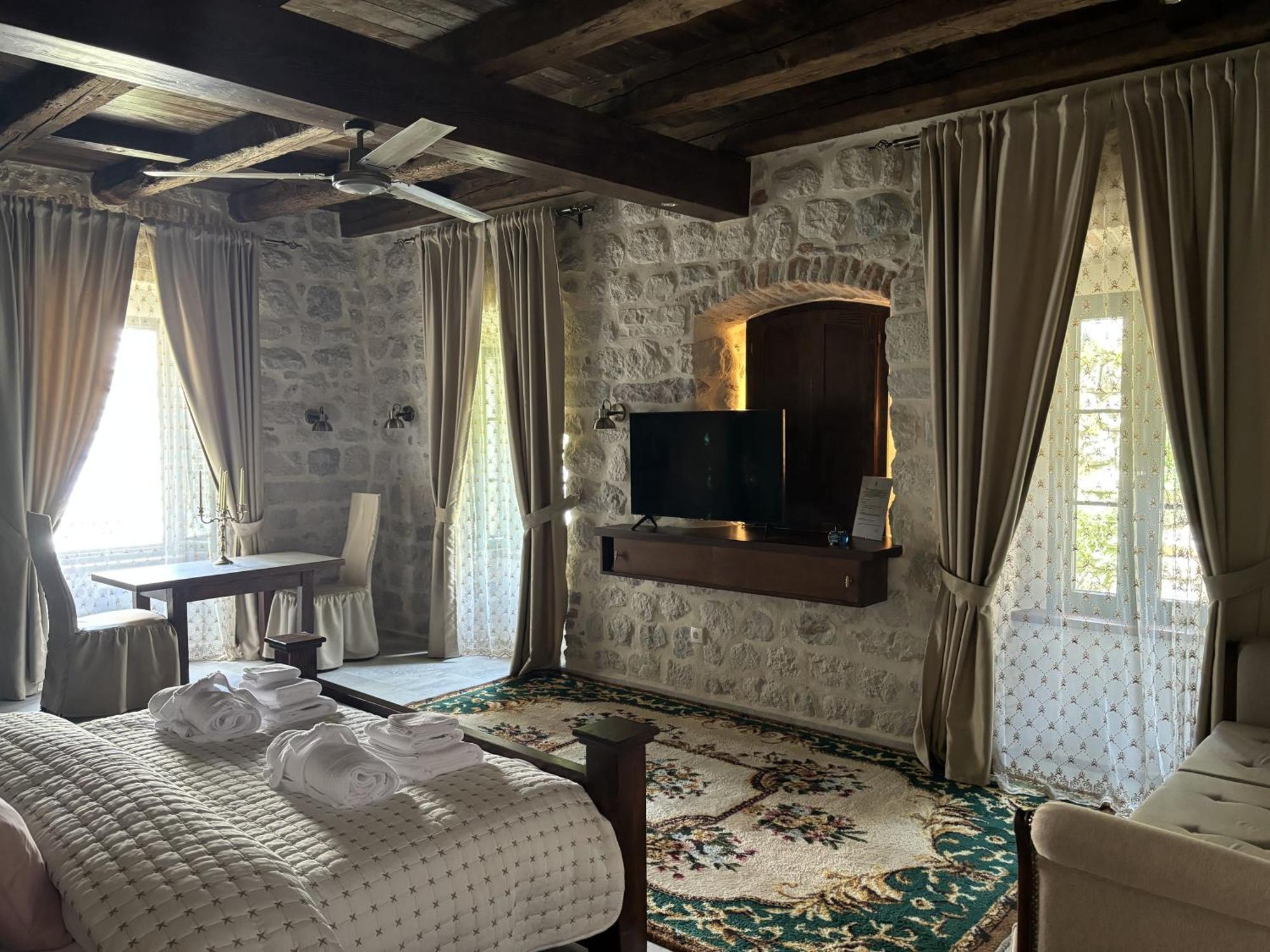 Kazin Supreme Hotel Kotor Buitenkant foto